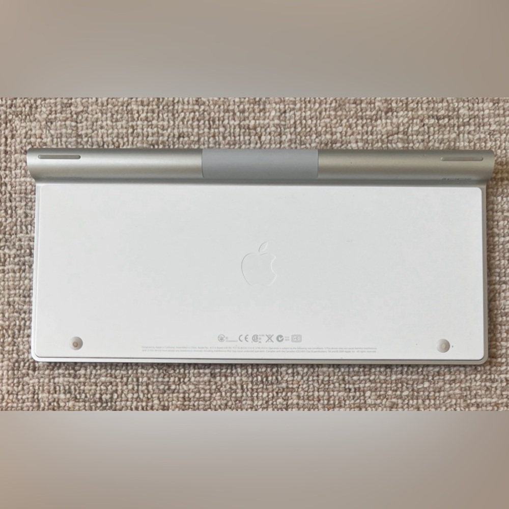 Apple Wireless Keyboard - Picture 2 of 2